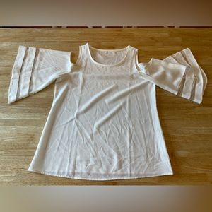 (❤️ $4 when you bundle) Flutter sleeve, cold shoulder blouse - M, gently used